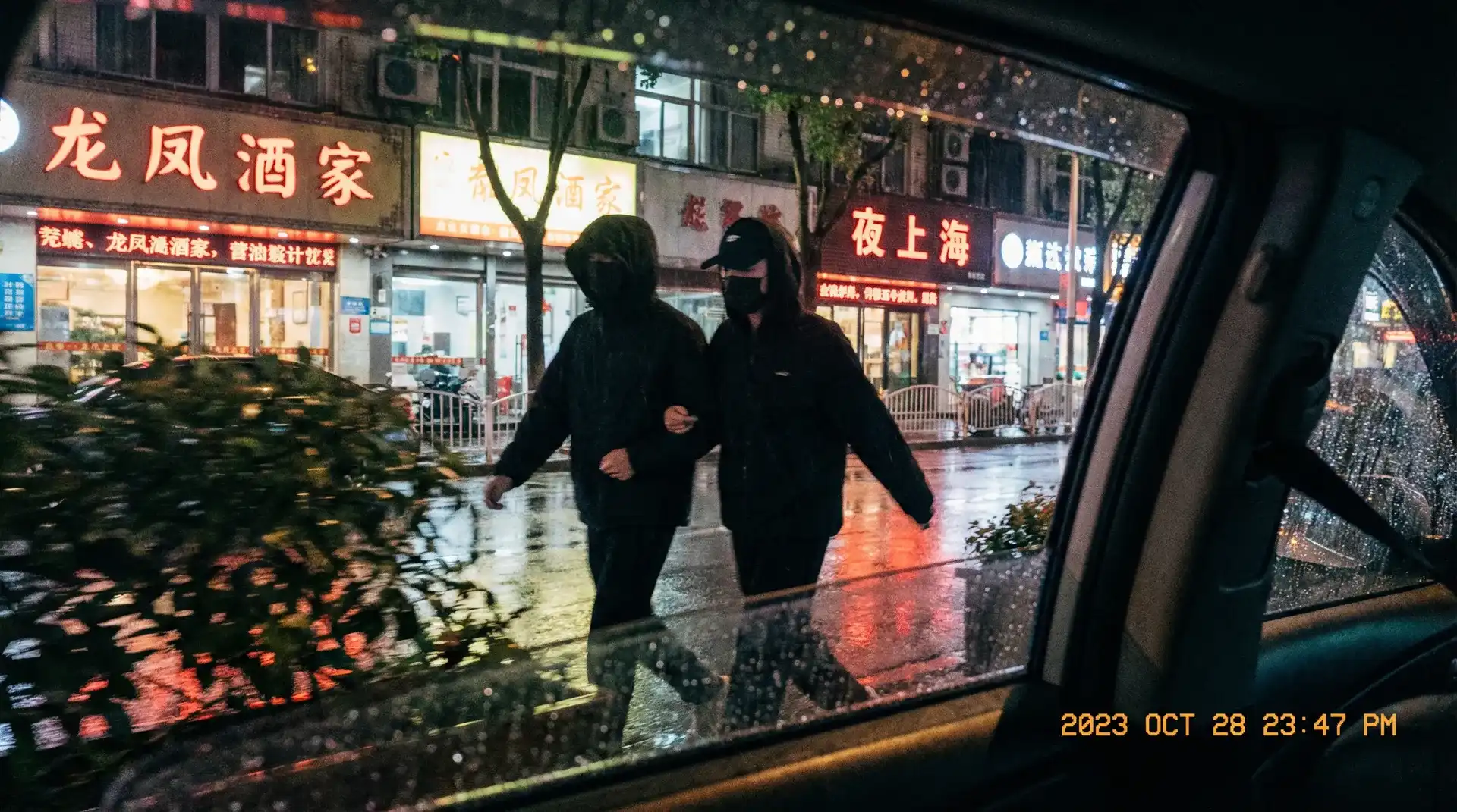 搜狐体育网站 - 顶流明星深夜密会现场抓拍照片
